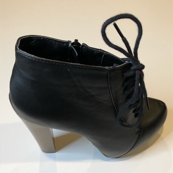 Diva Lounge Platform Booties - Picture 5 of 7